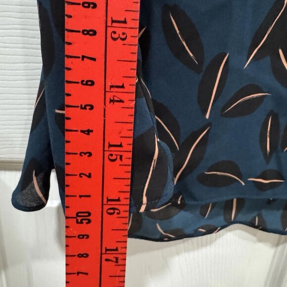 CAbi style 3763 shadow leaf blouse long sleeve size L Bell Sleeves Design - Picture 4 of 8